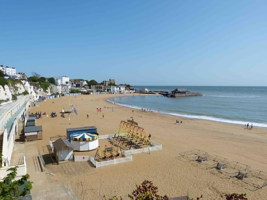 Amazing Sea Views And Much More…. Apartment Broadstairs Bagian luar foto