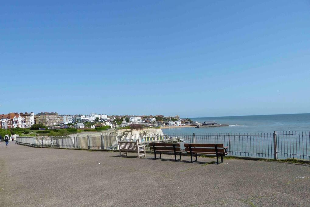 Amazing Sea Views And Much More…. Apartment Broadstairs Bagian luar foto